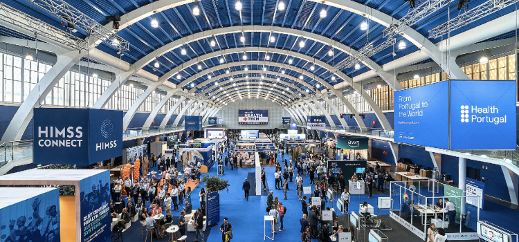 A crowded HIMSS show floor