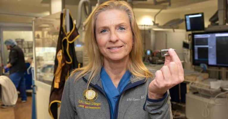 UC San Diego Health is the first in San Diego to successfully implant the world’s first dual chamber and leadless pacemaker system to help treat people with abnormal heart rhythms