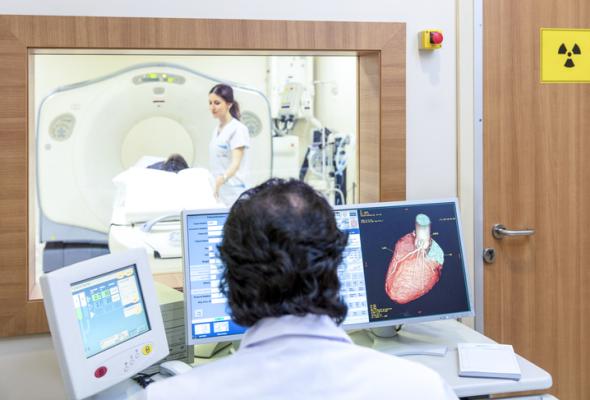 Remote programming of cardiac implantable devices is safe for MRI scan