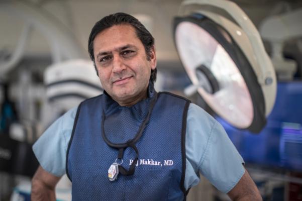 Raj Makkar, M.D., led a multicenter national study comparing outcomes for minimally invasive heart valve replacement to open-heart surgery. Photo by Cedars-Sinai. TAVR performs as well as surgery for aortic valve replacement.