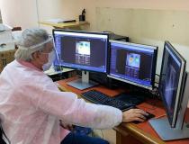 A radiologist in Hospital do Câncer de Pernambuco, located in Recife, Brazil, is examining a chest X-ray image using Lunit Insight CXR. The artificial intelligence software can auto detect and identify in heat map colors areas of the image the radiologist would look at at to confirm a diagnosis. Lunit' AI solution for chest X-ray analysis is now being used and tested in more than 10 countries for COVID-19 management, providing assistance in chest X-ray interpretation during patient triage and monitoring. 