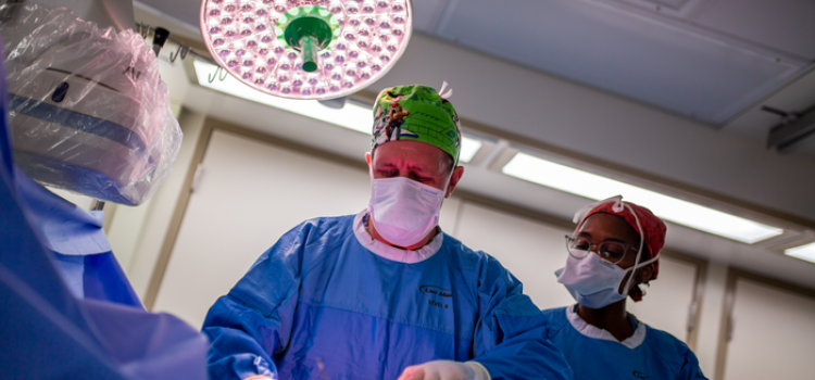 Dr. Jeff Healey is seen implanting a subcutaneous defibrillator in a patient at the Electrophysiology Lab. Image credit: Owen Thomas, Hamilton Health Sciences.